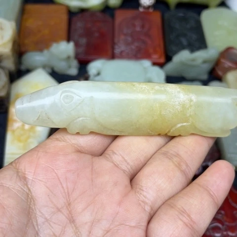 蛇纹石玉未镶嵌颈饰35