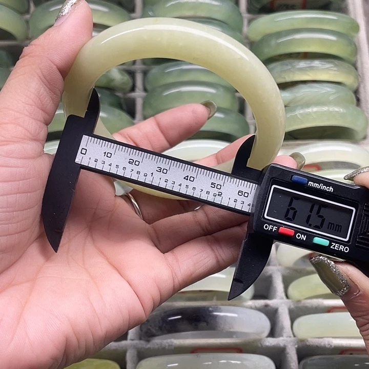 蛇纹石玉未镶嵌手镯133