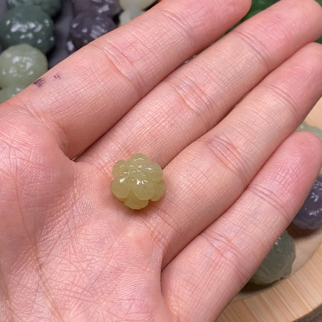 和田玉未镶嵌颈饰国****)