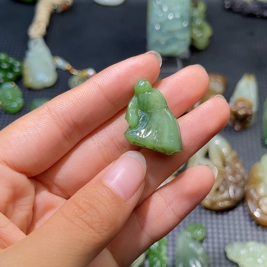 雨***萱和田玉未镶嵌颈饰