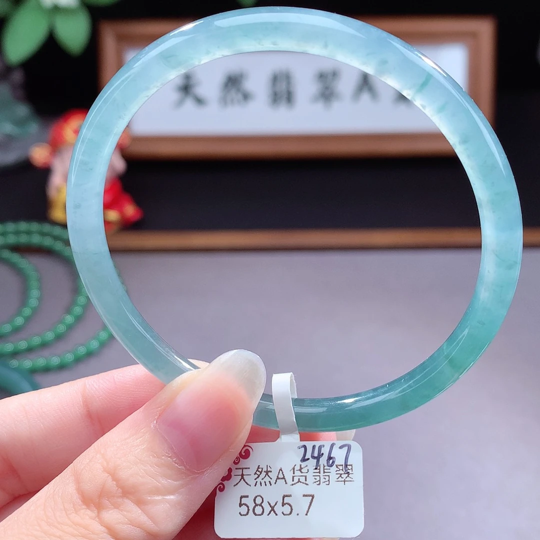 未镶嵌手镯（圆镯）翡翠