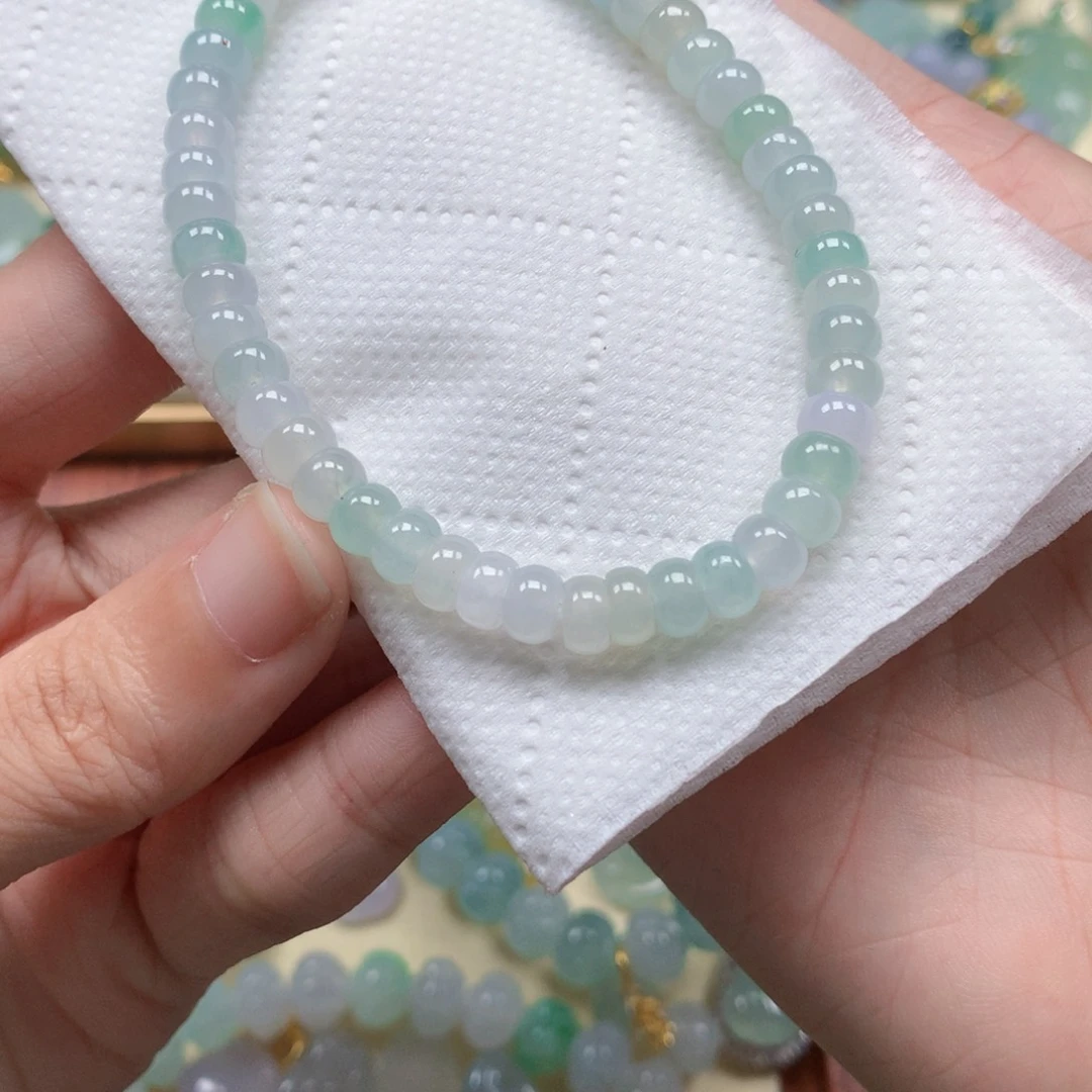 翡翠未镶嵌颈饰是