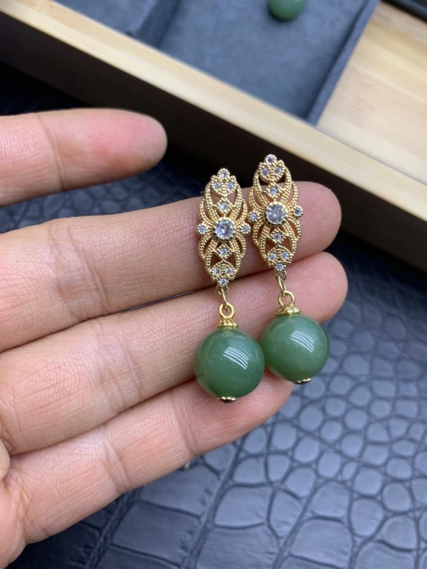 S 925银镶嵌天然和田碧玉卡11mm左右时尚精美圆珠耳坠