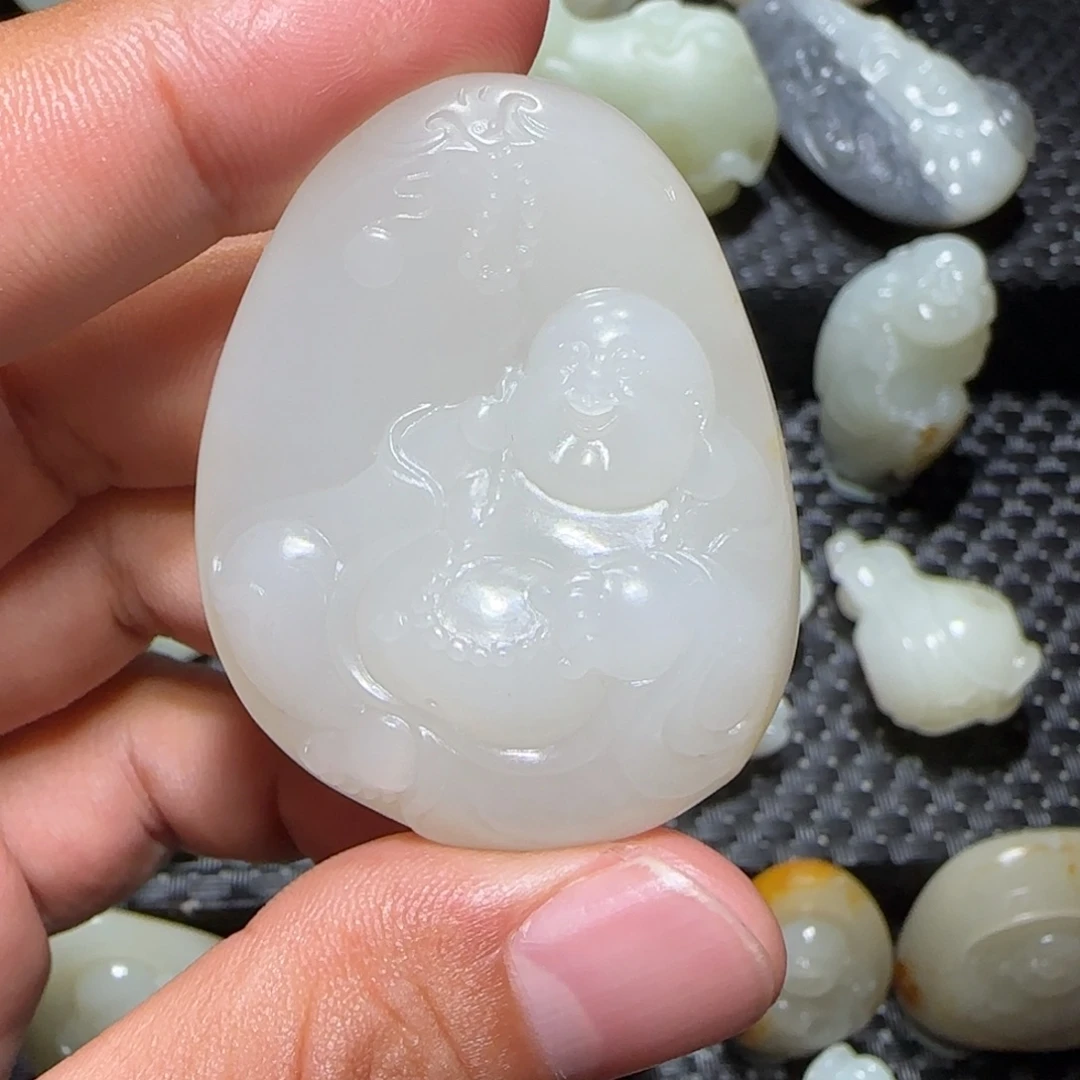 兔***️颈饰未镶嵌和田玉