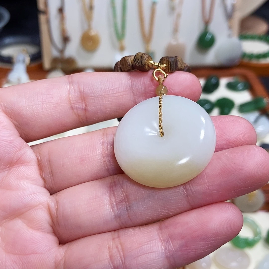 颈饰未镶嵌和田玉