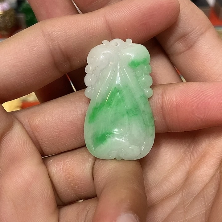 翡翠未镶嵌挂件青花笔锋浓转粉的时候