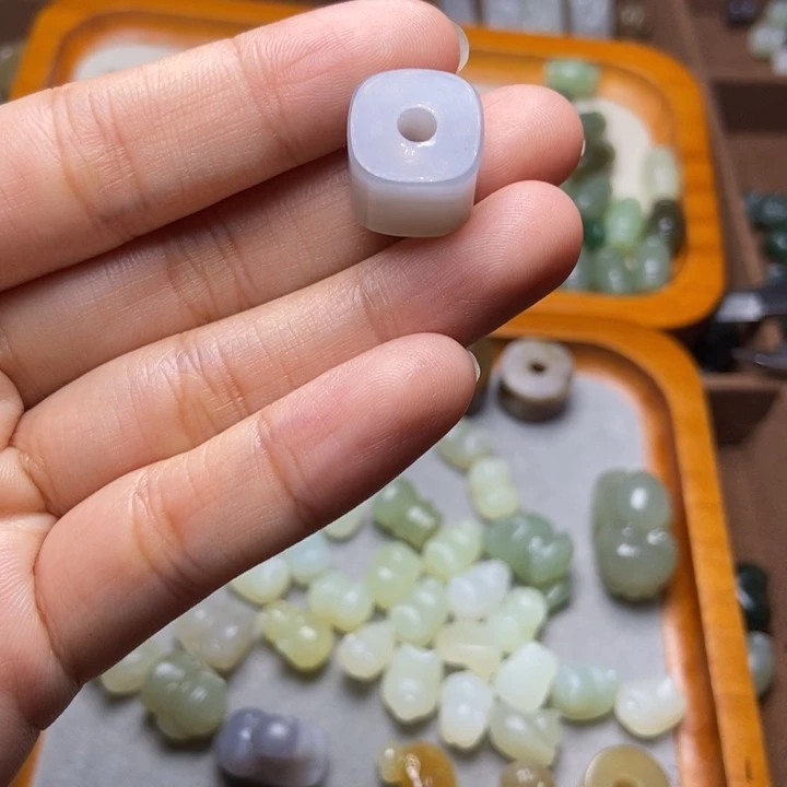 程***摇颈饰未镶嵌和田玉