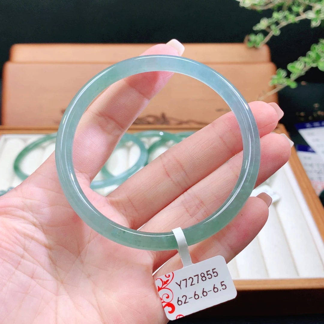 翡翠手镯未镶嵌天然