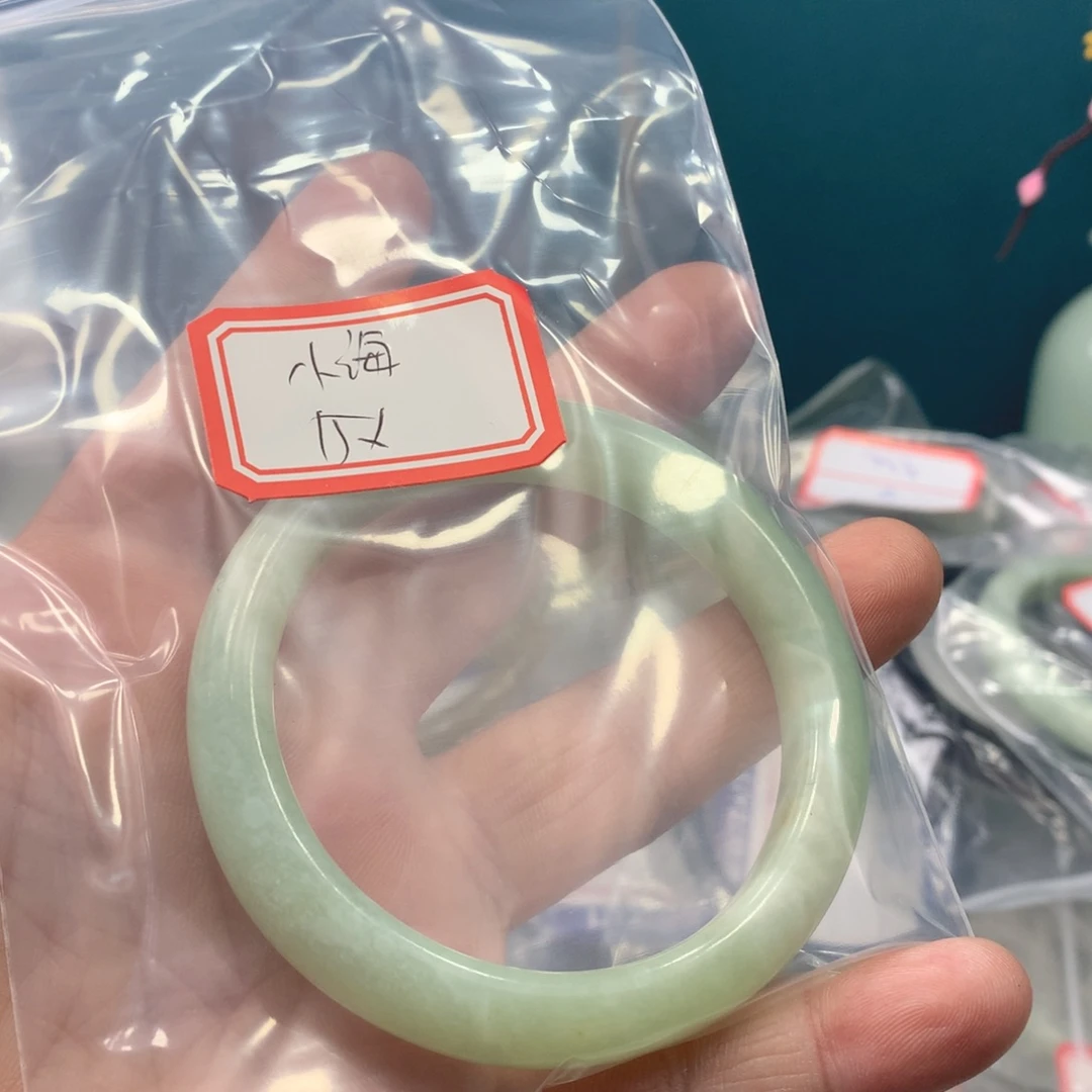 蛇纹石玉手镯未镶嵌小****萄