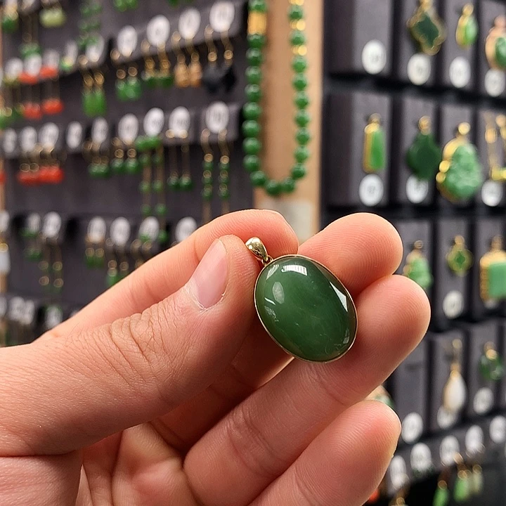 和田玉颈饰18K金镶嵌