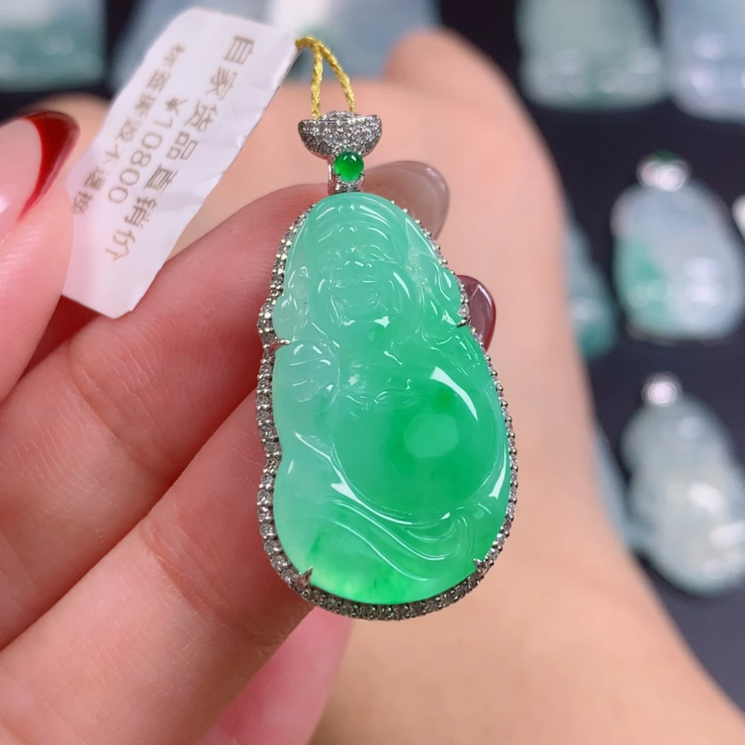 翡翠18K金镶嵌颈饰财神