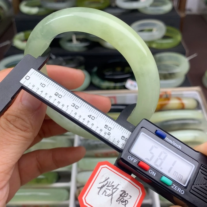 蛇纹石玉未镶嵌手镯527