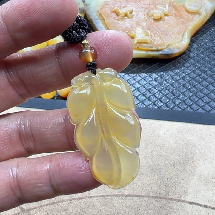 石英质玉（黄龙玉）颈饰未镶嵌