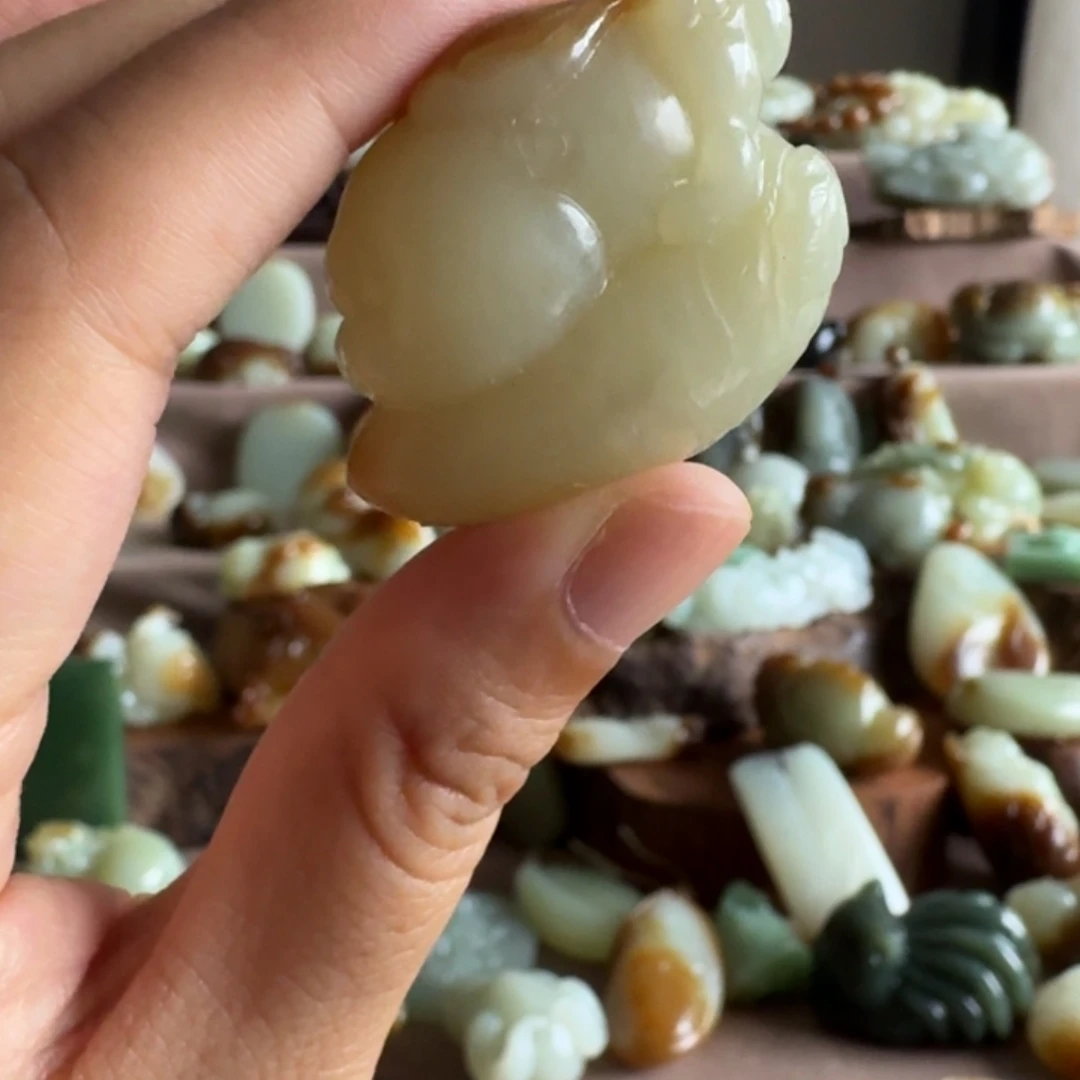 和田玉（糖玉）未镶嵌颈饰