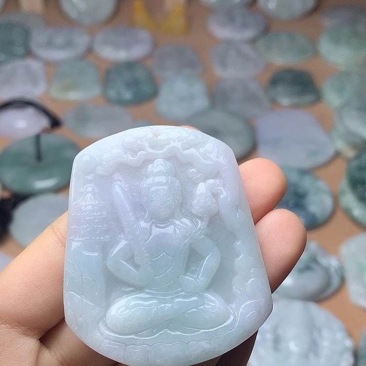 翡翠未镶嵌颈饰虚空藏菩萨