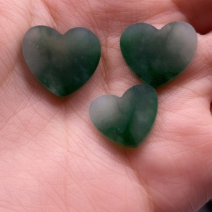 翡翠未镶嵌颈饰翡翠首饰