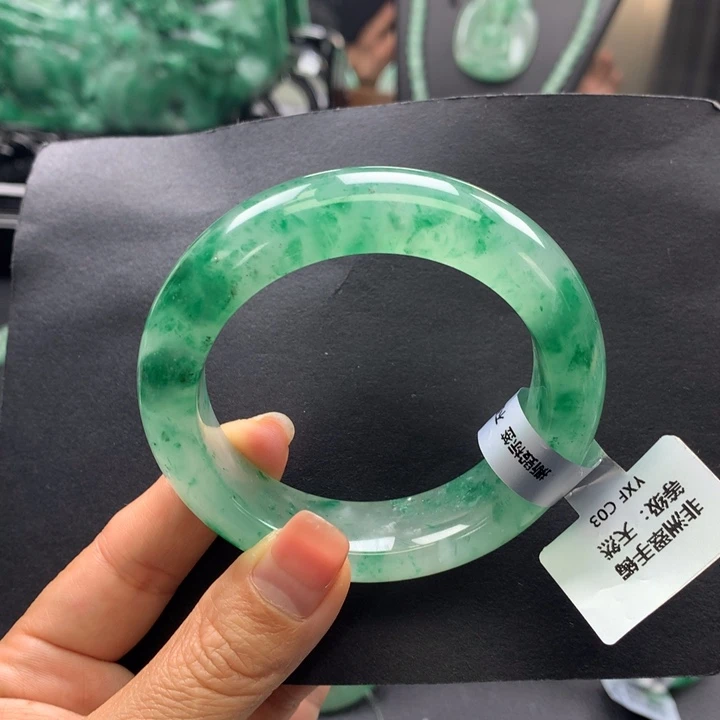 石英质玉未镶嵌手镯