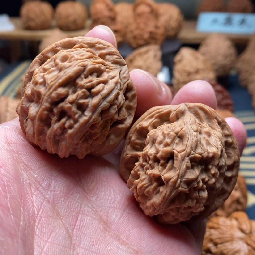 文玩核桃吊坠白狮子全品座山雕