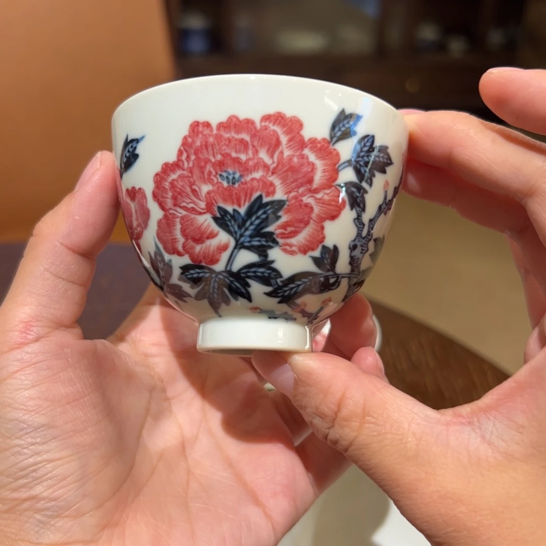 正绎堂釉里红牡丹鸡心杯