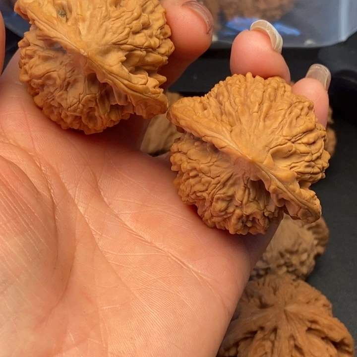 红***伟文玩核桃吊坠官帽