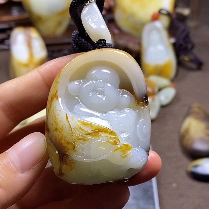 和田玉未镶嵌把件