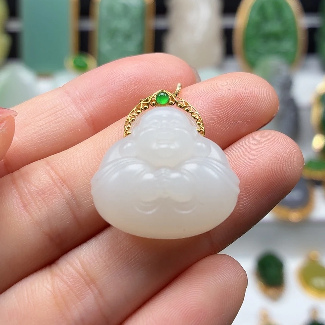 颈饰18K金镶嵌和田玉