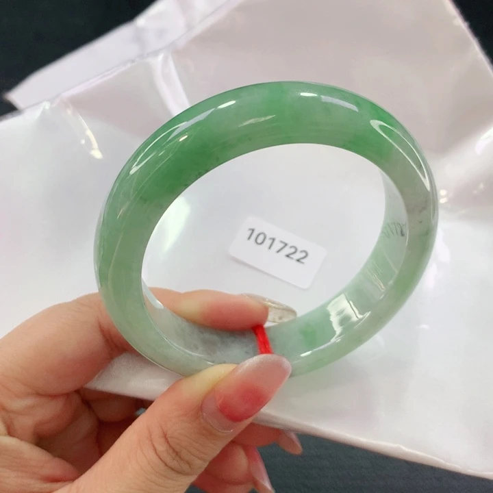 翡翠手镯未镶嵌轮胎03