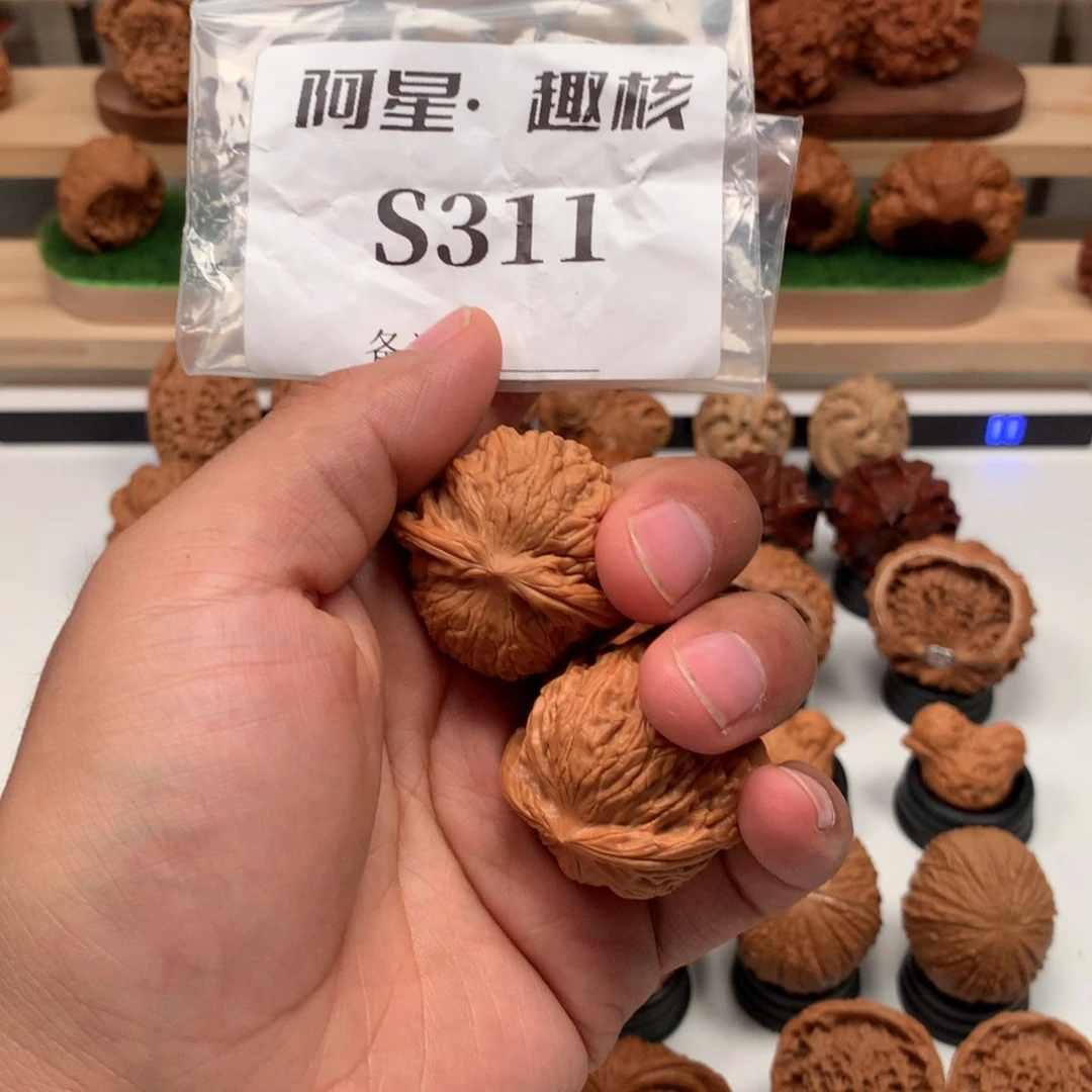【闪购商品】文玩核桃吊坠我****人隐隐约约