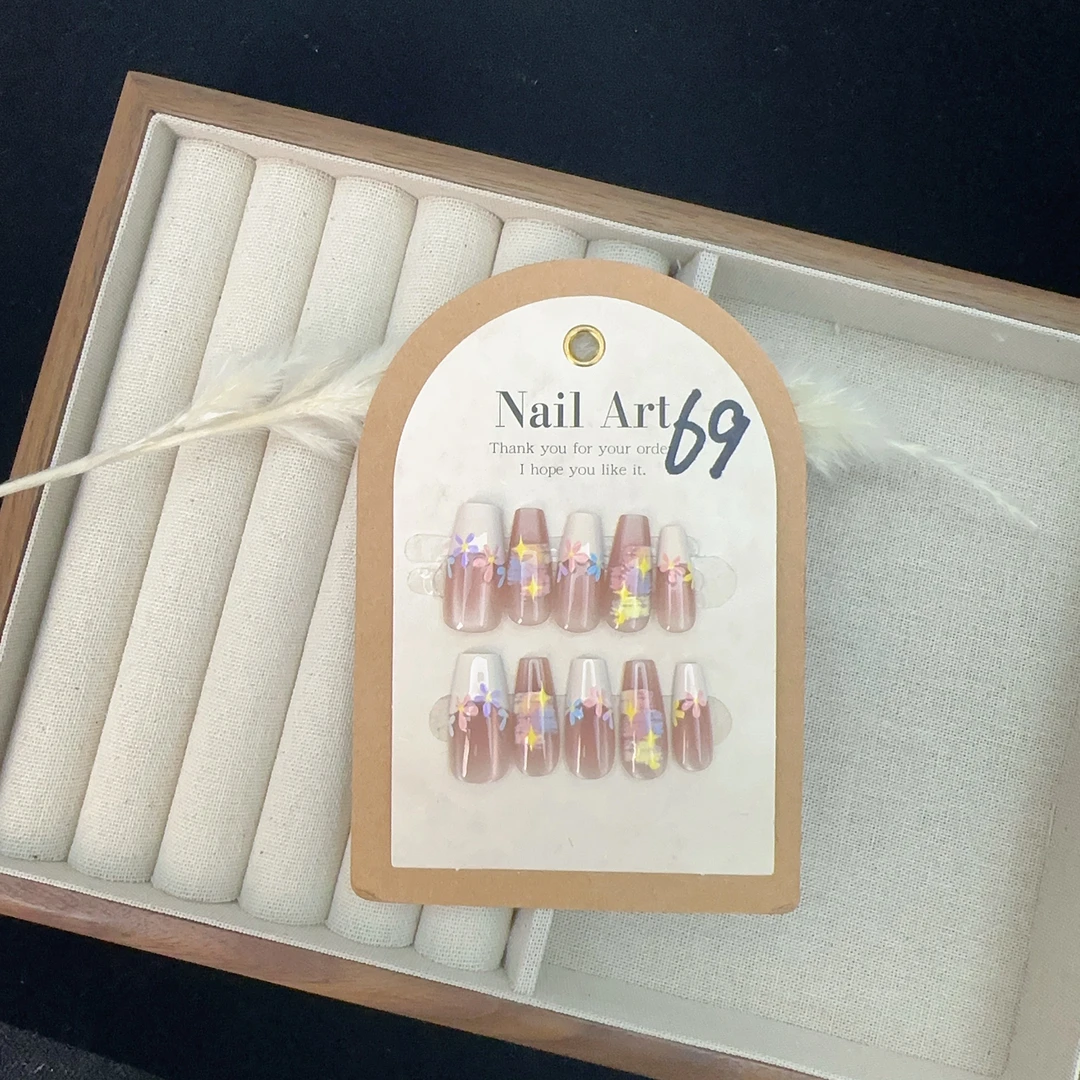 爆款奢华高颜值穿戴甲2025火爆款秋冬高级感显白时尚轻奢美甲 69