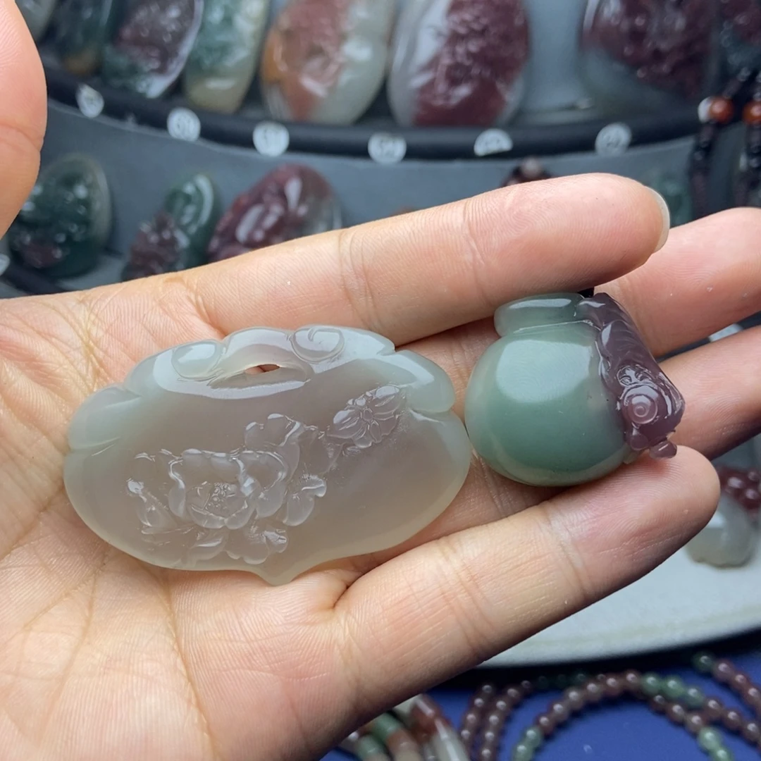 是***啊玛瑙/玉髓未镶嵌颈饰