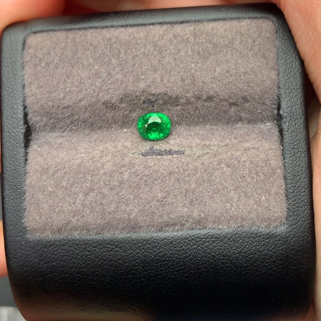 未镶嵌裸石石榴石（沙弗莱）1ct