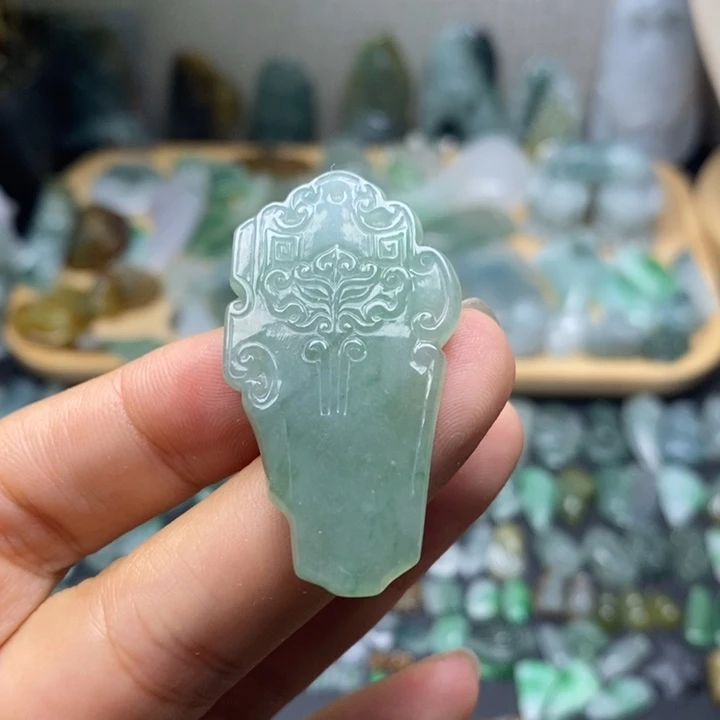 颈饰未镶嵌翡翠牌子