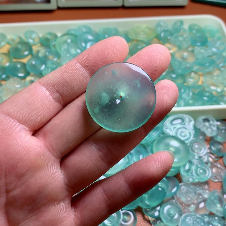 茶***伊蛇纹石玉未镶嵌吊坠