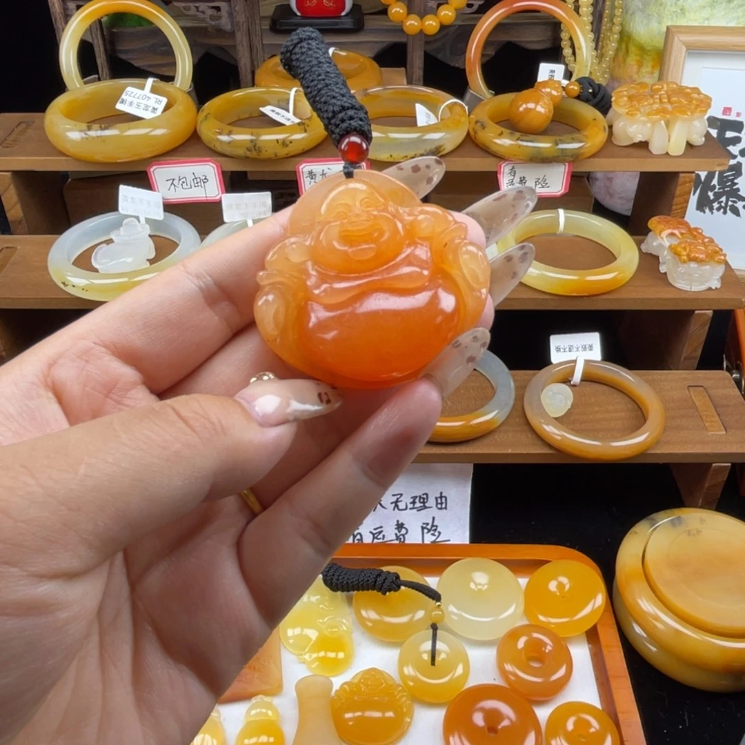 石英质玉（黄龙玉）未镶嵌颈饰