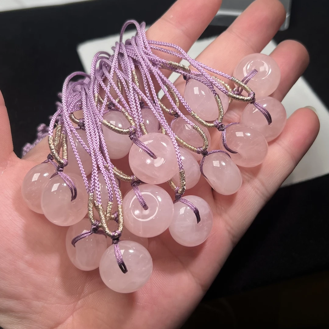 天然粉水晶平安厚扣20*12mm带绳多样性发其一 KT24120657