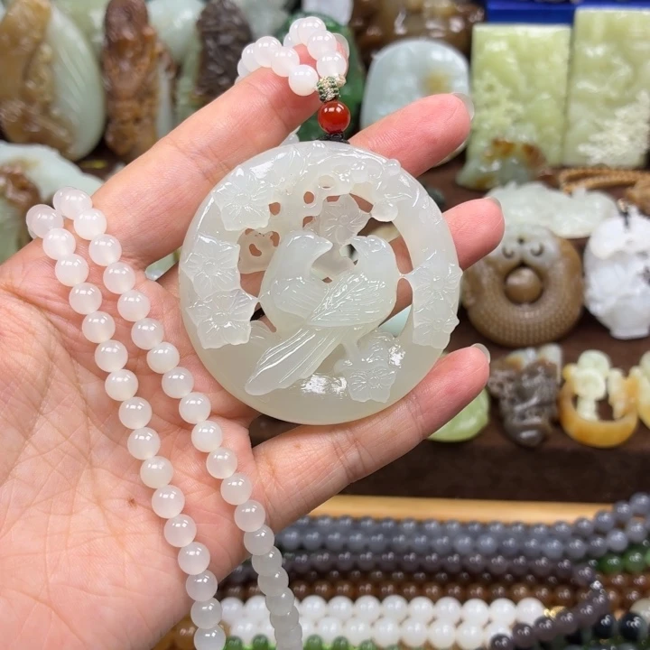 四***安颈饰未镶嵌和田玉