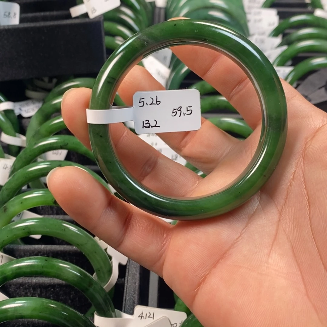 十***一和田玉（碧玉）未镶嵌手镯