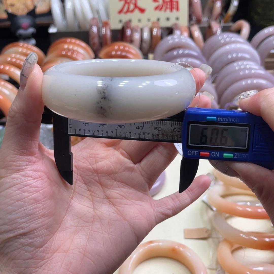 未镶嵌手镯石英质玉