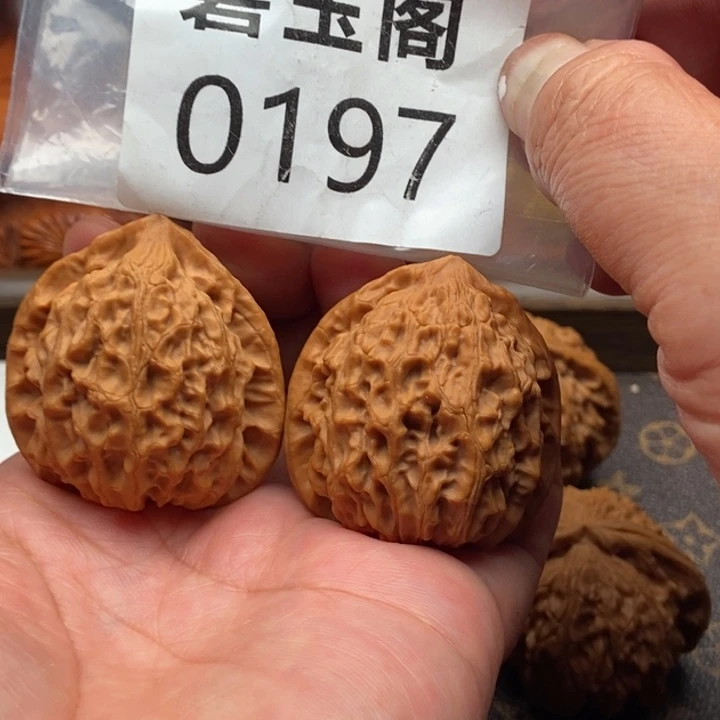 深***蓝文玩核桃吊坠金牛