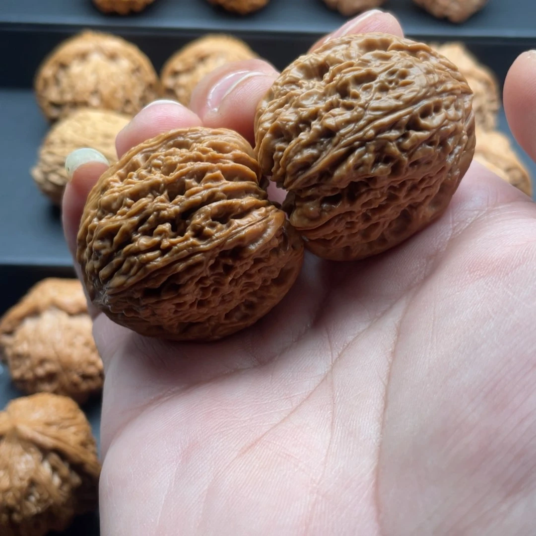 文玩核桃吊坠自**地老树拉丝凹底南疆石38，218