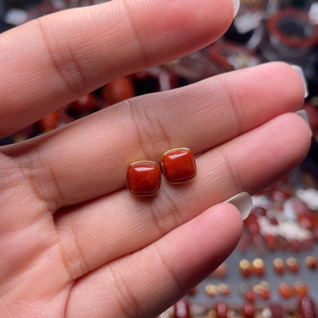 南红玛瑙银S925镶嵌方糖耳钉8mm