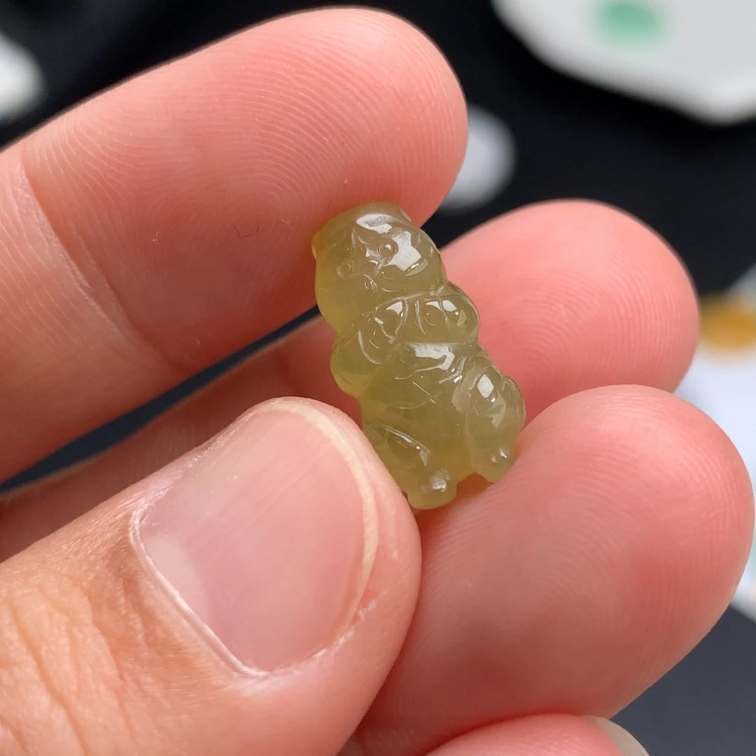 翡翠未镶嵌颈饰黄老虎