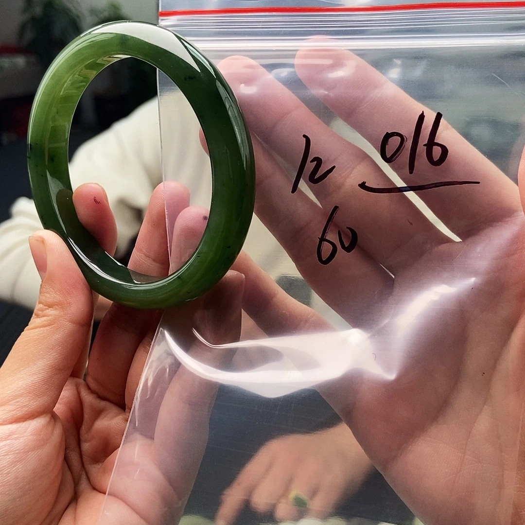 和田玉未镶嵌手镯拍一发一