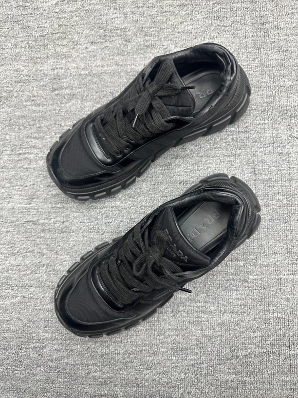 99新 Prada/普拉达 40.5 Prada 三角标运动鞋黑色