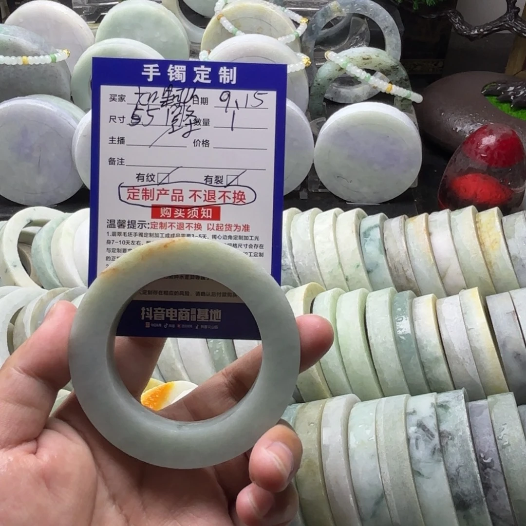 如***…未镶嵌定制翡翠翡翠手镯定制