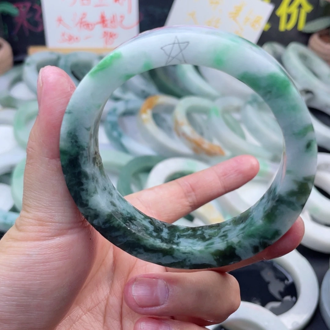 定制翡翠未镶嵌翡翠手镯