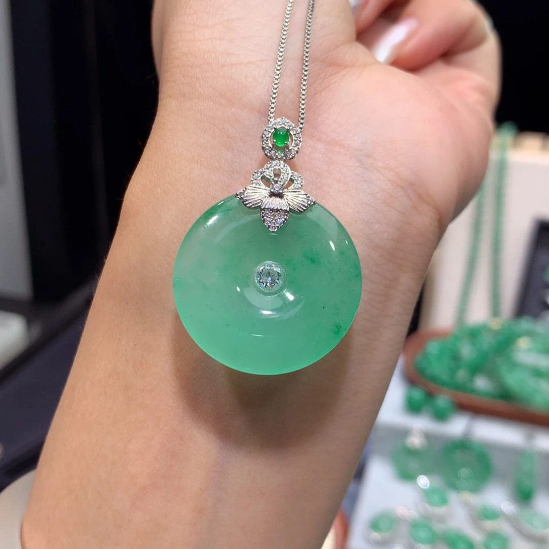 颈饰银S925镶嵌石英质玉（非洲翠）