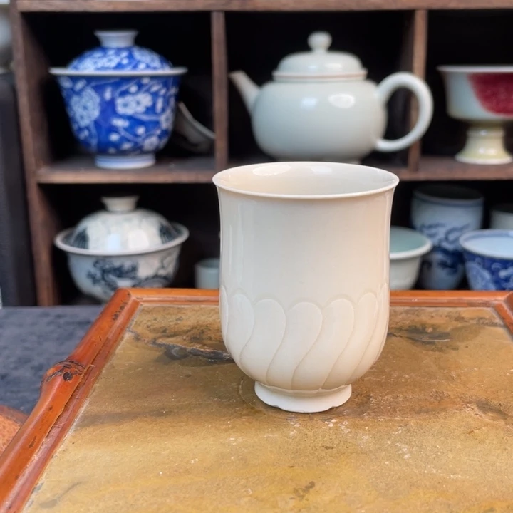 白釉刻花纹饰闻香