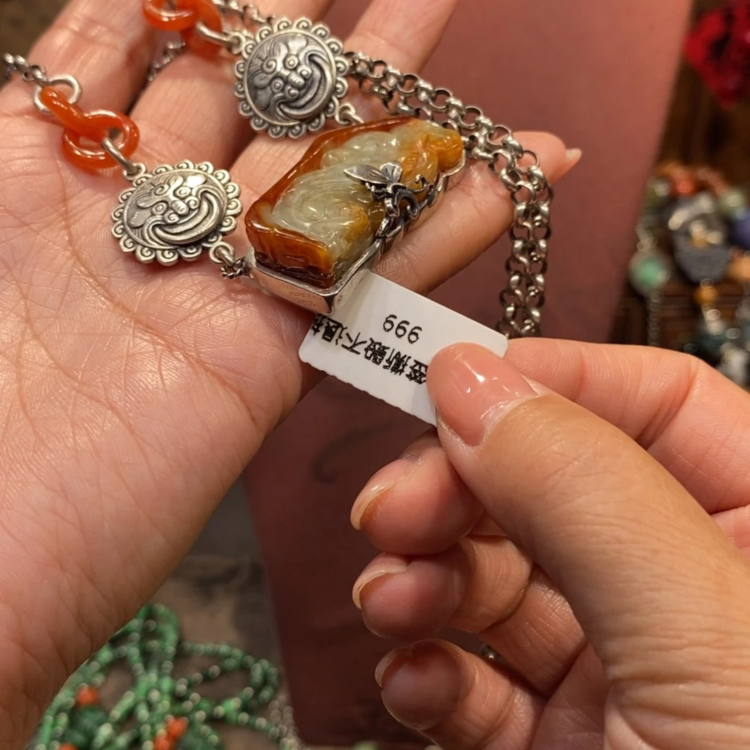 翡翠吊坠(赠链)未镶嵌