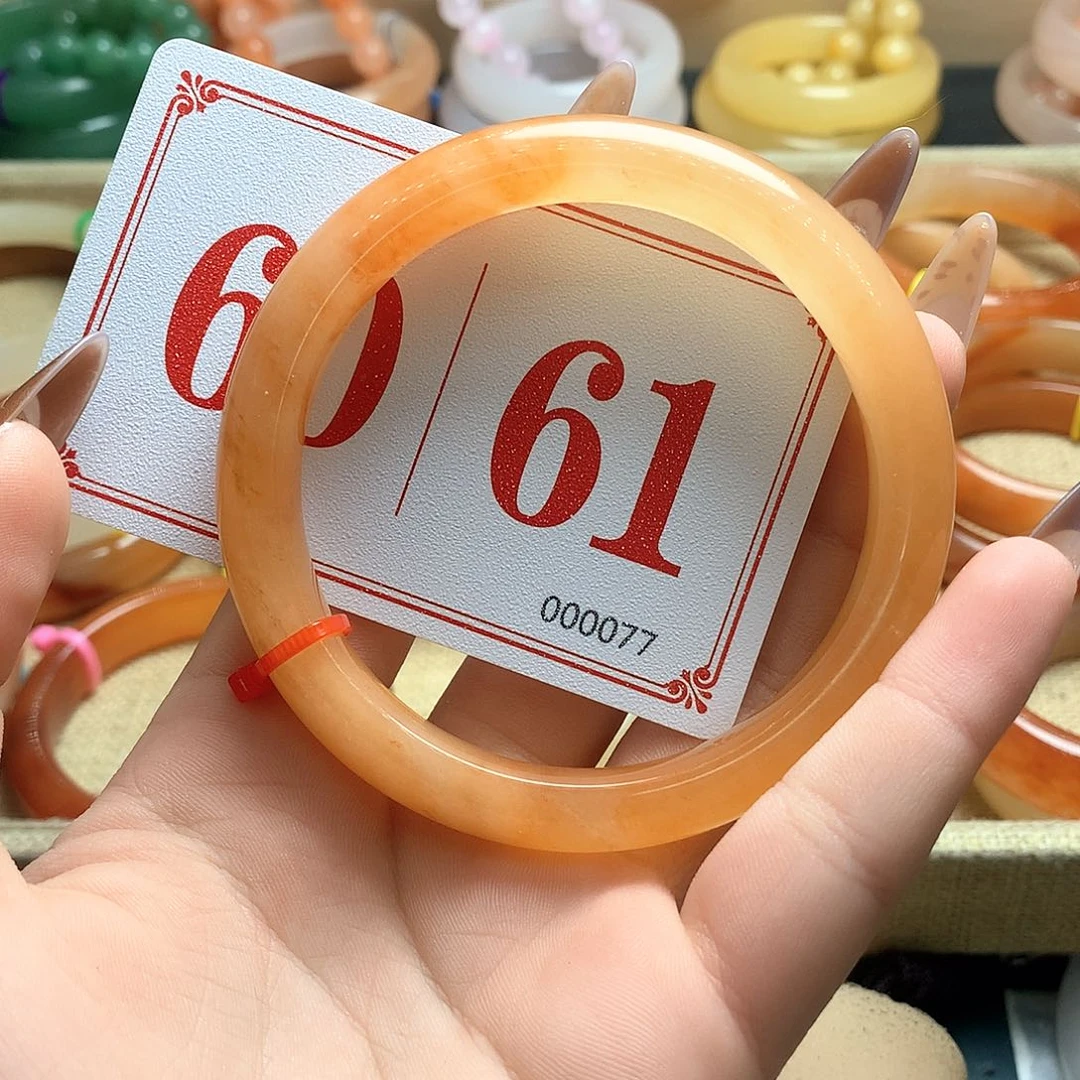 未镶嵌石英质玉（黄龙玉）手镯